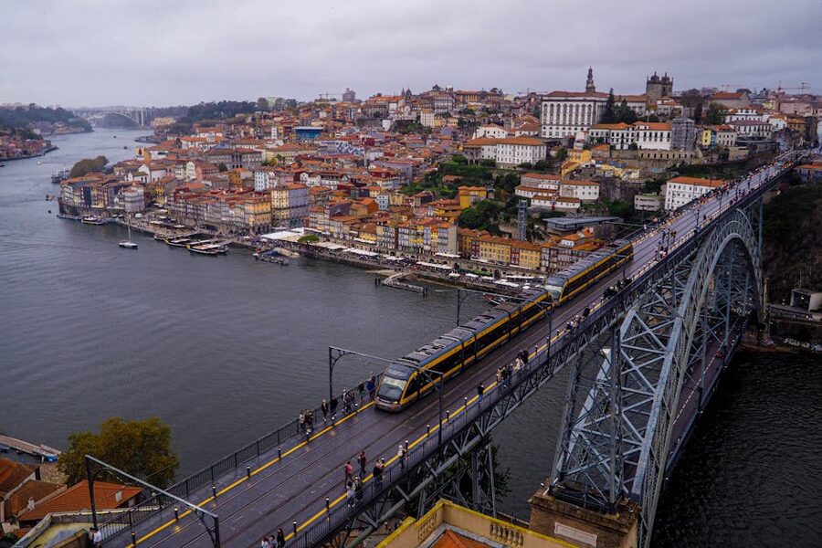 Porto train Dom Luis Bridge