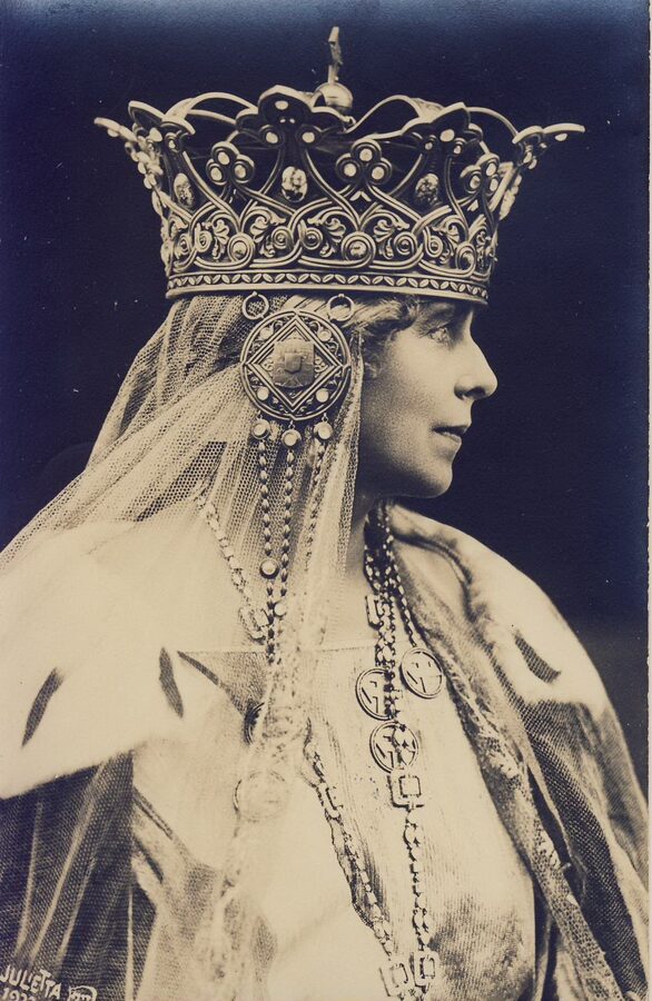 Queen Marie of Romania wearing the steel crown