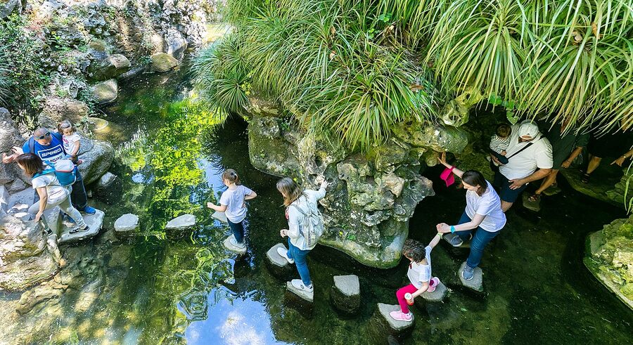 Quinta da Regaleira gardens pathways and stonework