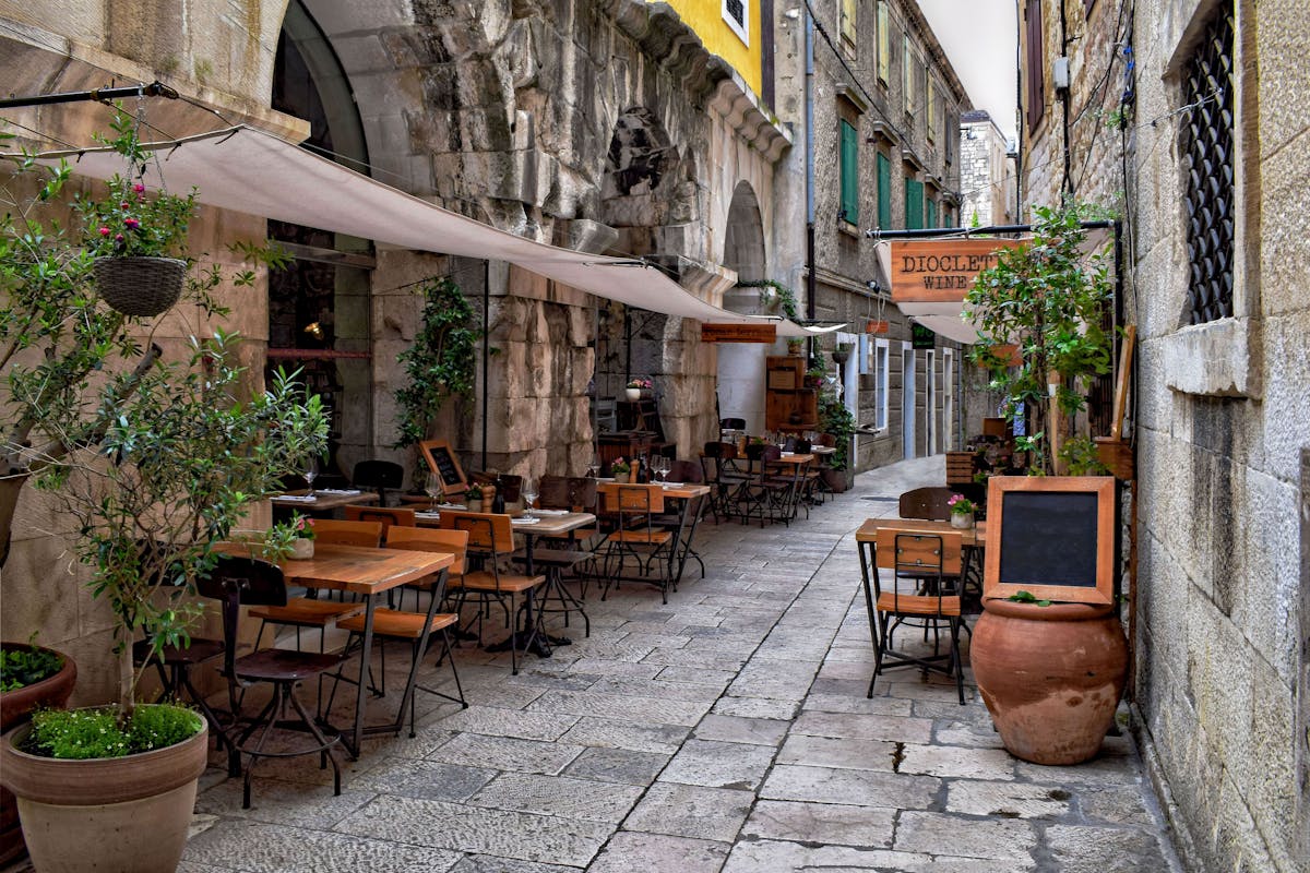Narrow alley with outdoor cafe seating in Dubrovnik