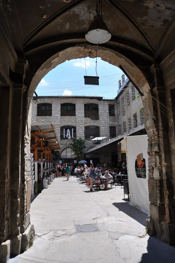 Ankert ruin bar Sunday vegan market Budapest