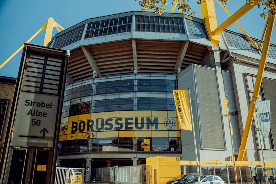 Signal Iduna Park front entrance view