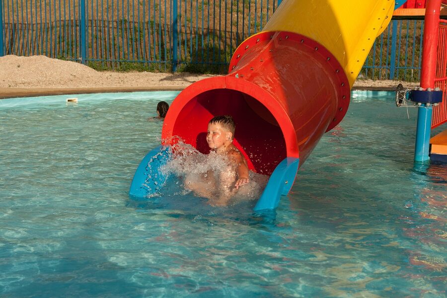 Toddler-friendly aquapark area