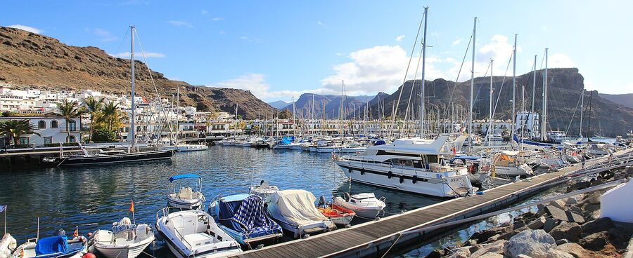 Marina in Gran Canaria with docked boats and clear blue water