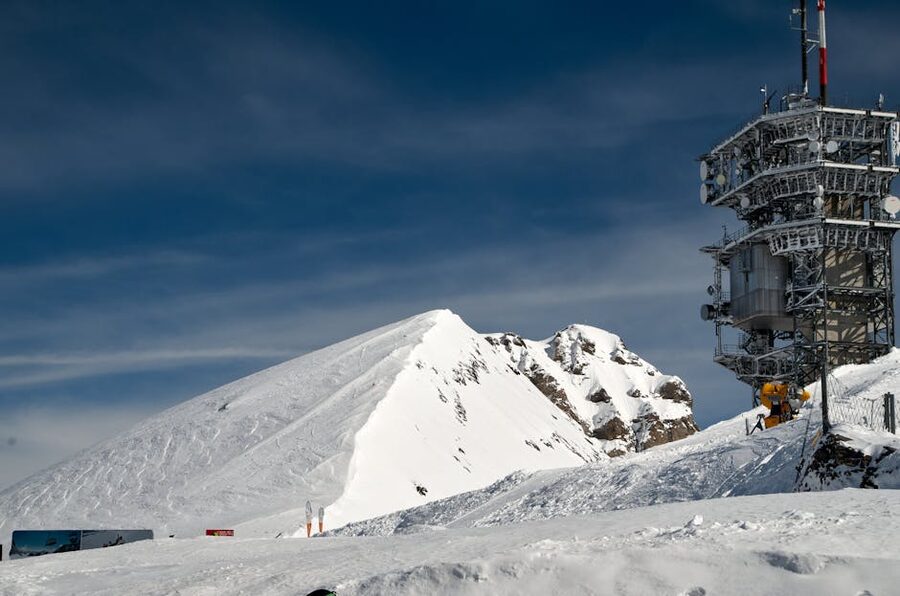 Construction atop Titlis mountain communications tower