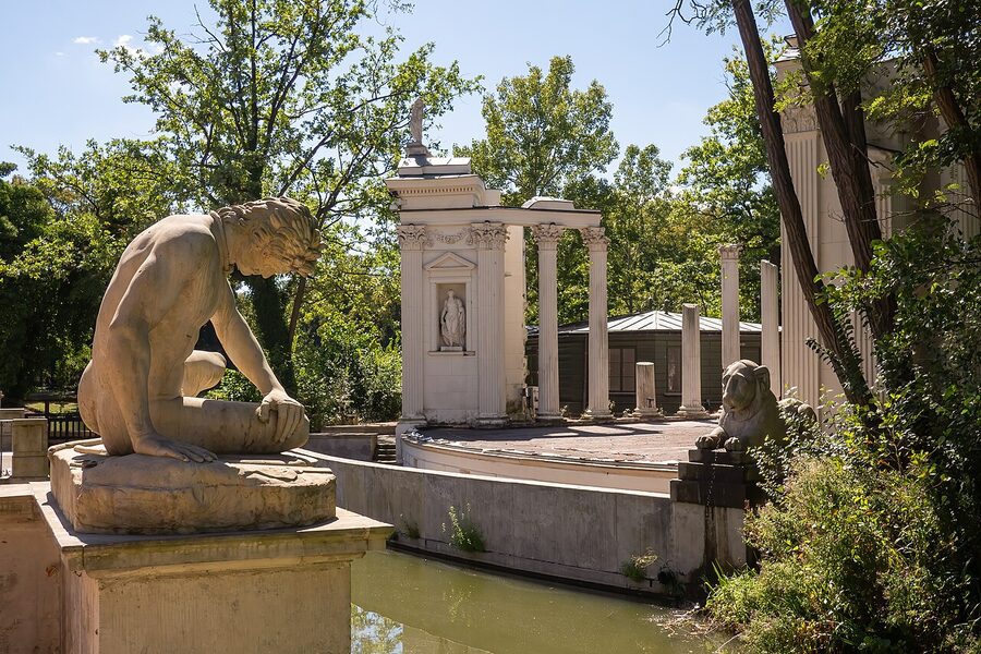 18th-century Royal Lazienki amphitheatre with stone columns