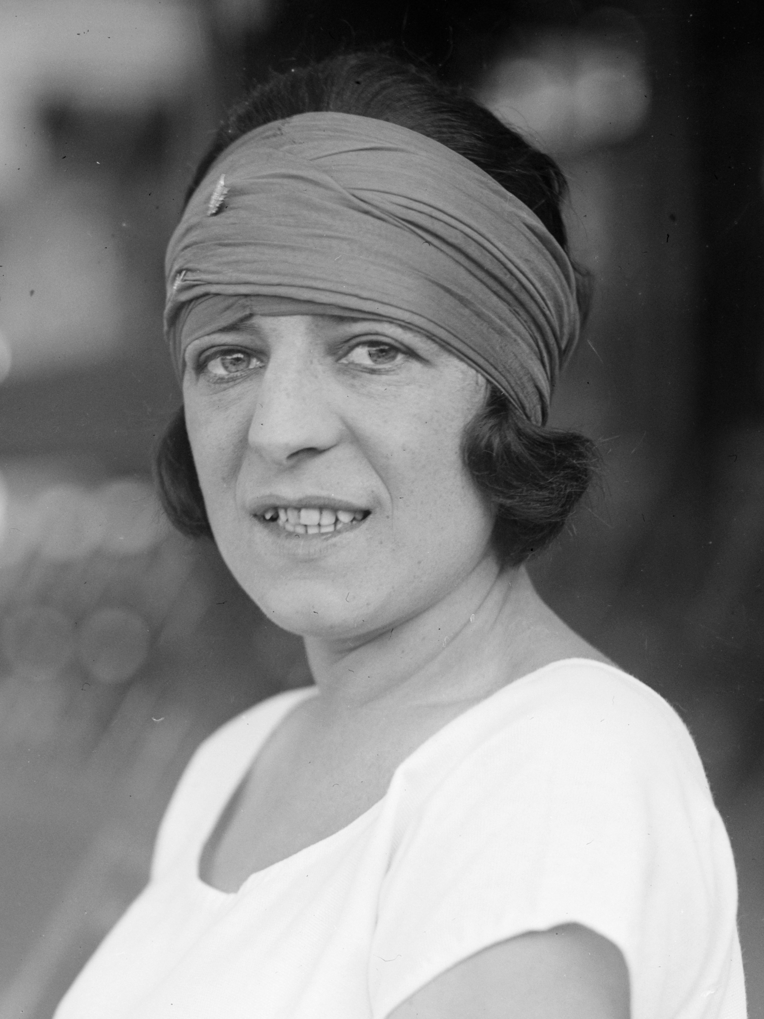 Black and white photograph of Suzanne Lenglen the French tennis champion