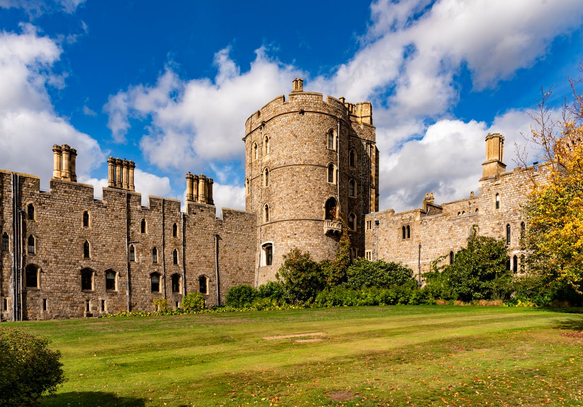 Wide panoramic view of Windsor Castle facade