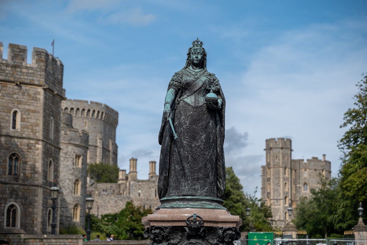 Queen Victoria statue in front of Windsor Castle