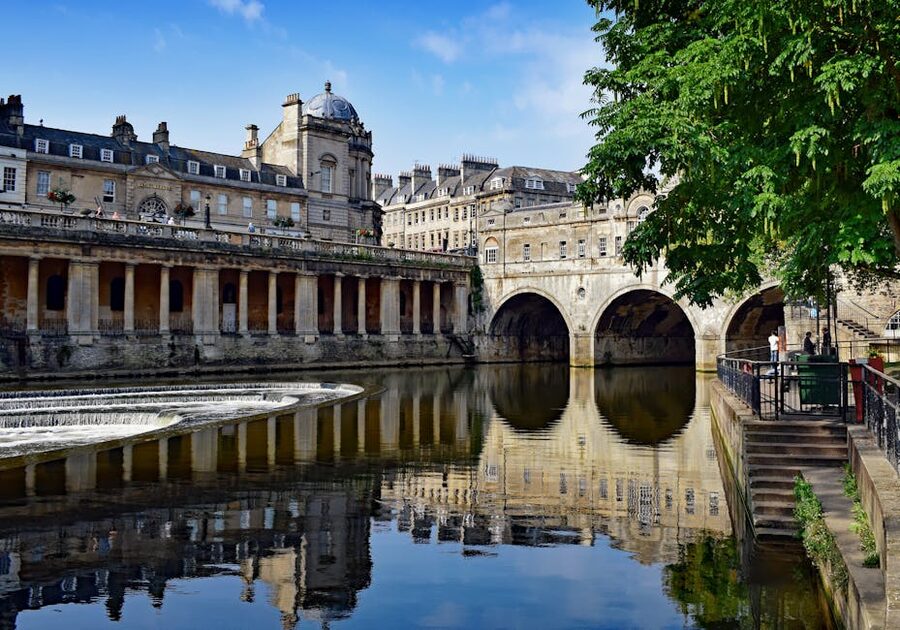 Pulteney Bridge Bath river Avon cityscape