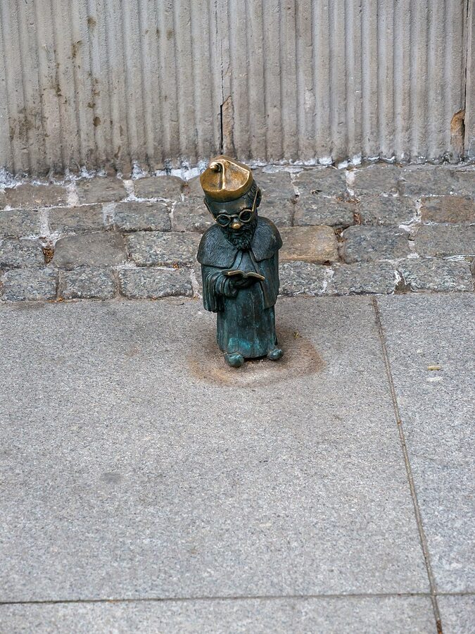 Reading dwarf in University Square Wroclaw