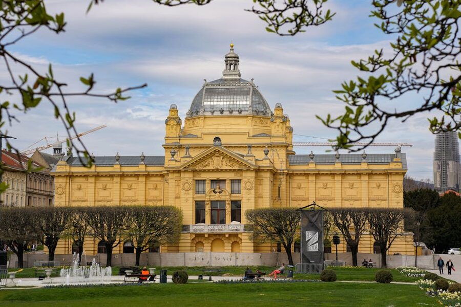 Zagreb Art Pavilion greenery