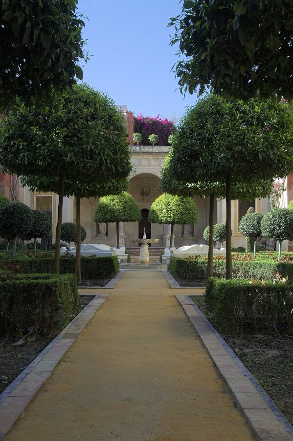Casa de Pilatos large garden with palm trees and citrus trees