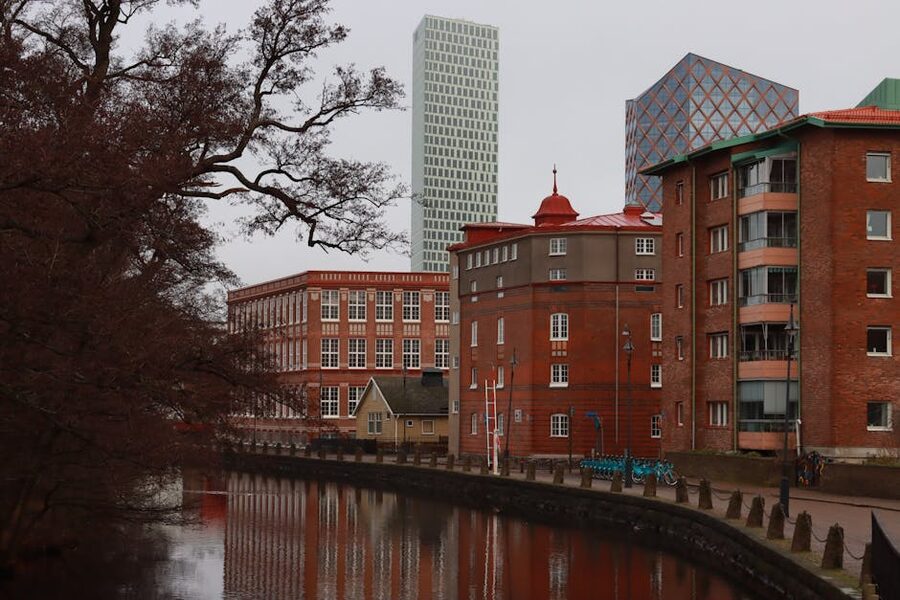 Apartment buildings and government building by the Gothenburg canal