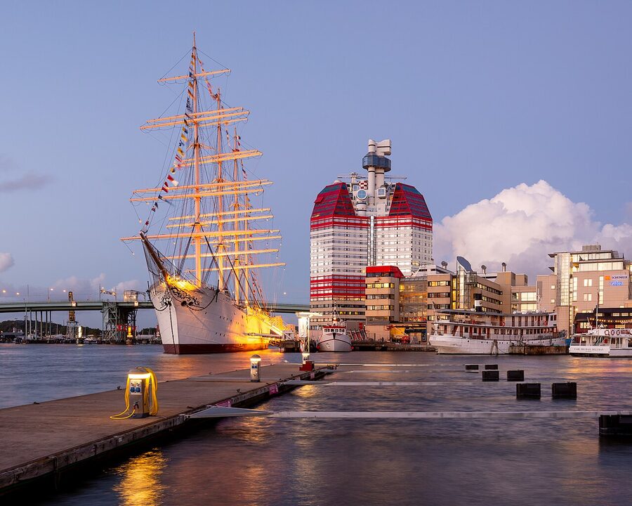 Lilla Bommen waterfront in Gothenburg with the Skanskaskrapan