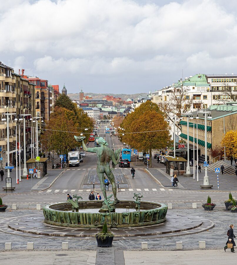 Gotaplatsen square at the top of Avenyn with the Poseidon fountain