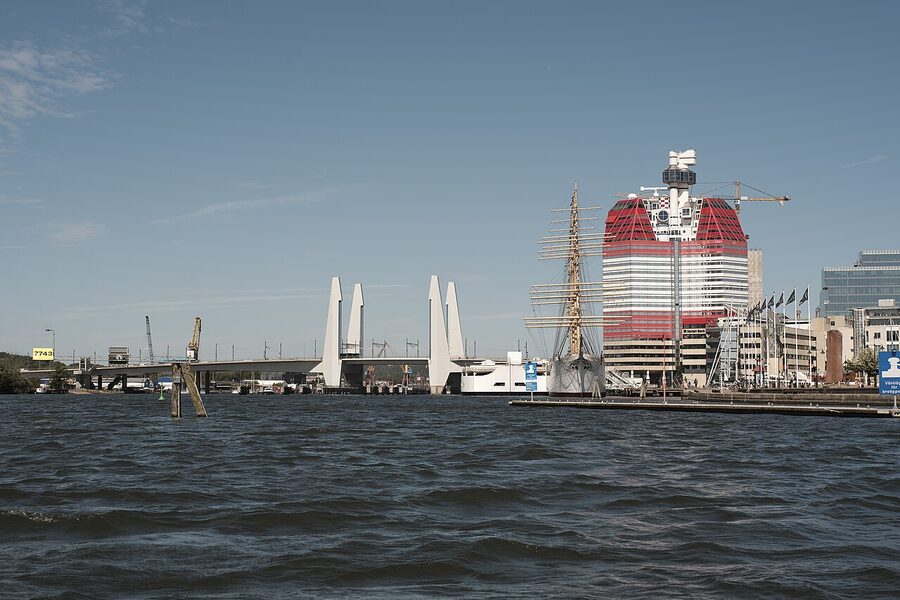 Lilla Bommen waterfront with the Skanskaskrapan and Barken Viking