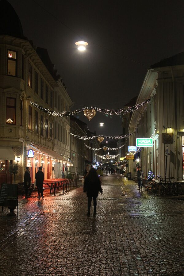 Haga Nygata at night with street lights
