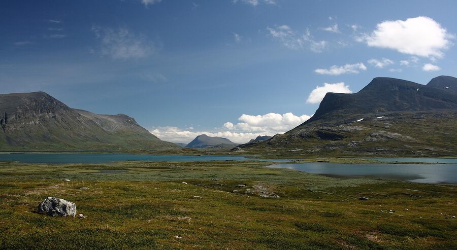 Wide view across the Kungsleden trail through Swedish Lapland
