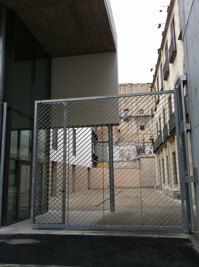 Walkway between old and new buildings Museu Picasso Barcelona