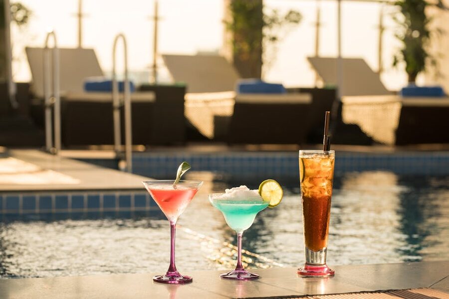 Cocktails at the Therme Bucharest swim-up bar