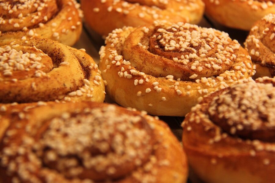 Cinnamon bullar with coffee for Swedish fika