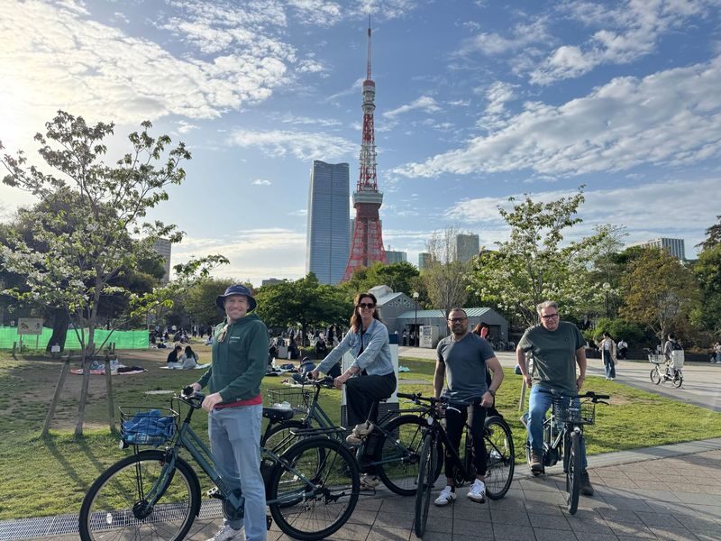 3-Hour E-Bike Experience in Central Tokyo: Palace & Hidden Gems - What the e-bike changes
