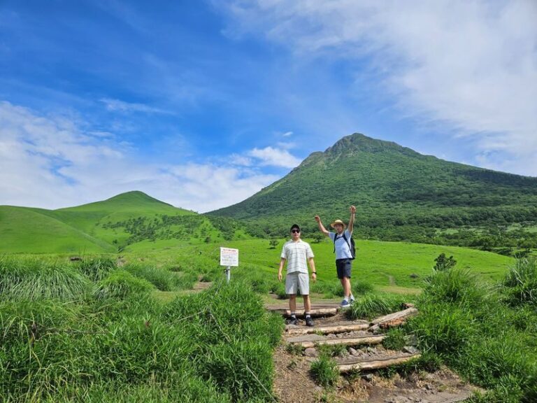 3-Hour Yufuin & Beppu Tour - Mt. Yufudake makes the drive part of the tour