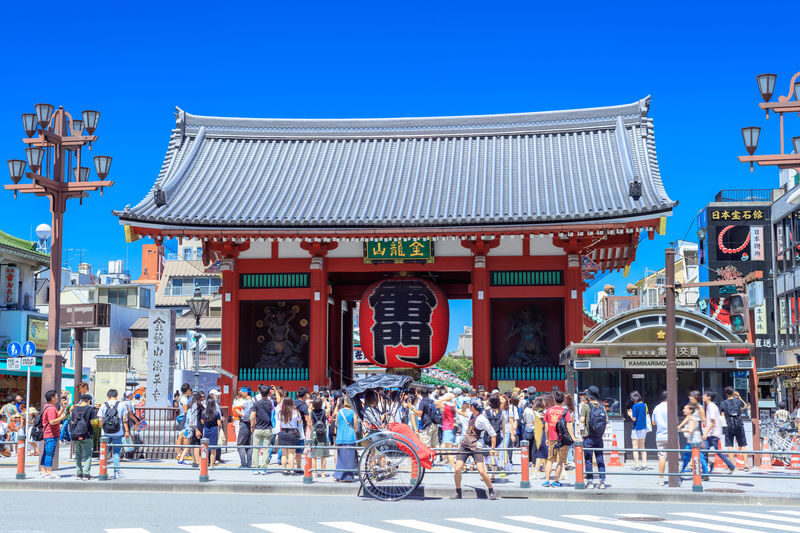 Asakusa: Big-picture History Walk to Know Japan - Kaminarimon and the approach to Senso-ji