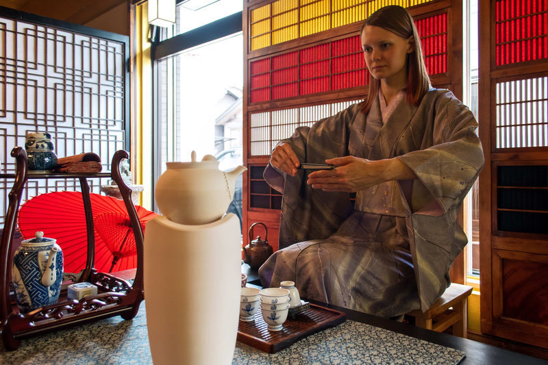 Discover and Learn the Art of the Sencha Tea Ceremony in Kyoto - First, watch the tea master’s careful preparation