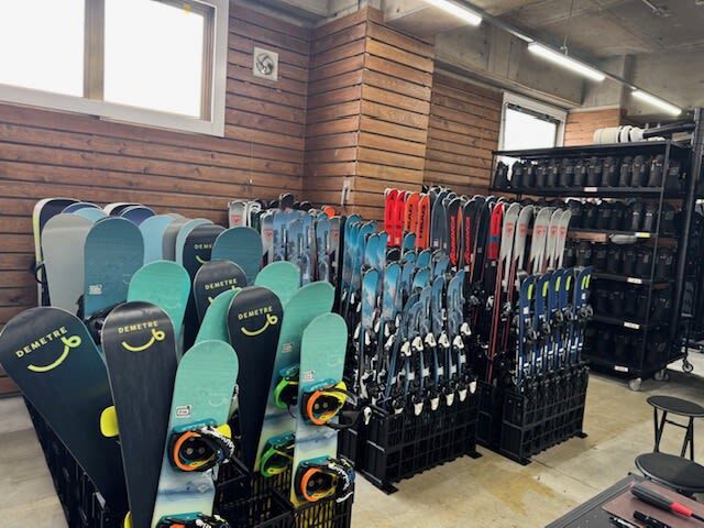 Echigo Yuzawa Ski & Snowboard Rental - Get fitted before heading to the shuttle