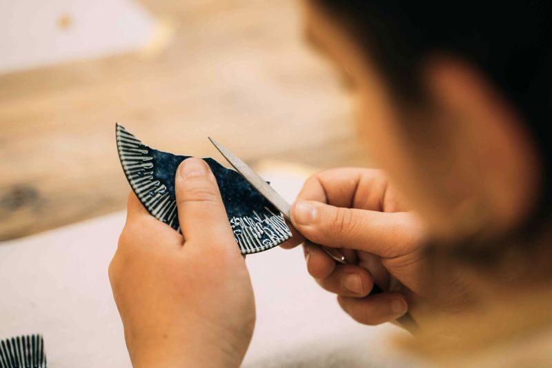 Experience the art of Kintsugi in Kyoto Gion Workshop - What happens during the hour