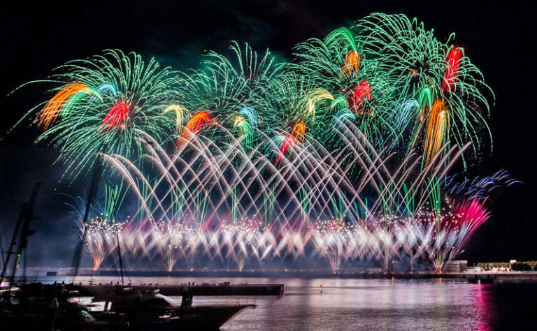 Fireworks Limited | Atami Kamakura/Atami Hakone Fireworks Festival Day Trip | Departing from Tokyo - Atami Sun Beach before the fireworks