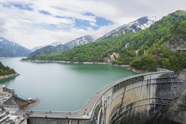 From Tokyo: Tateyama Kurobe Alpine Route "Snow Wall" & Shirakawa-go - Day two: Six ways across the Northern Alps