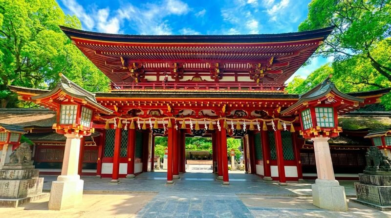 Fukuoka Yanagawa River Cruise & Meoto Iwa Full-Day Tour - Yanagawa, where the boatman is part of the show