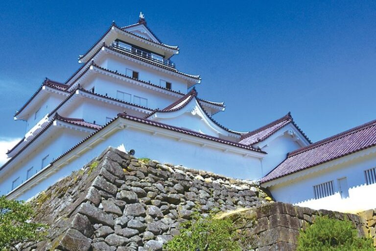 Fukushima Aizuwakamatsu Tsuruga Castle & JR Tadami Line One Day Tour (From Sendai) - Tsuruga Castle and Aizu’s samurai past