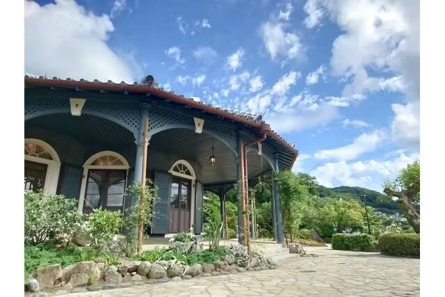 Glover Garden Admission Ticket in Nagasaki - Following the paths from house to house