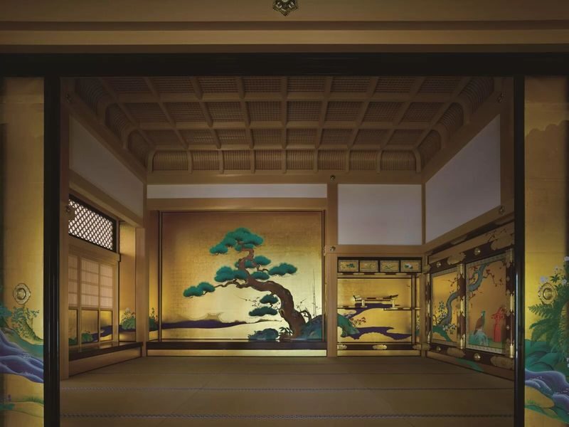 Guided Walk through Nagoyas Castle, Gardens, and Historic Estates - Starting at Nagoya Castle