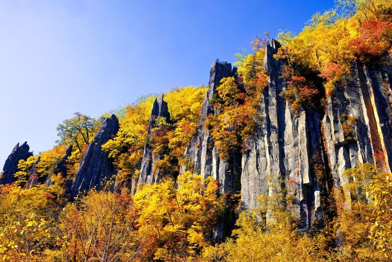 Hagoromo Falls & Daisetsuzan Full-Day Tour with Ropeway Ride - Taking the Asahidake ropeway