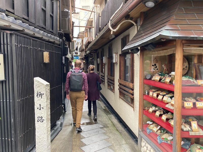 Half Day Walking Tour of Kyoto - Kiyomizu Temple, Gion and Nishiki Market - Gion: a guided walk through geisha territory
