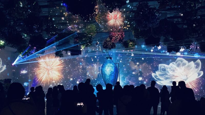 "HANA-BIYORI" A New Sensation Flower Park in Tokyo - The floral chandelier and the digital show