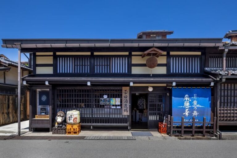 Hirata Sake Brewery Tour in Hida Takayama - What happens during the 15-minute visit