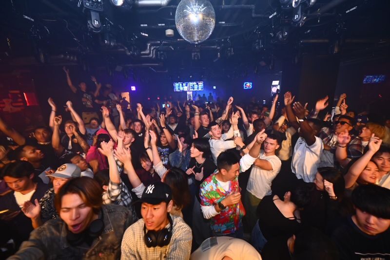 Hiroshima: LAGOON Nightclub Admission Ticket (For Foreigners Only) - Music that moves between hip-hop, EDM, and more