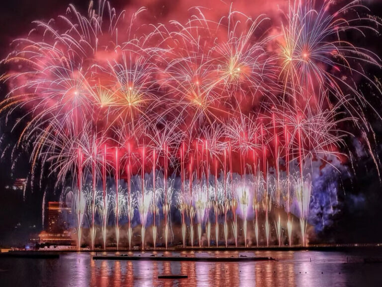 Hokkaido | Lake Toya Fireworks Festival & Showa-shinzan & Lake Hill Farm Day Trip | Departing from Sapporo - Fukidashi Park and a first glimpse of Mount Yotei