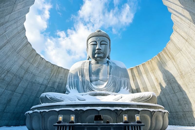 Hokkaido Otaru 1-Day Tour: Cape Kamui, Blue Cave, Mount Tengu, Hill of the Buddha (Multiple routes and languages available) - Otaru Canal is a compact taste of the port town