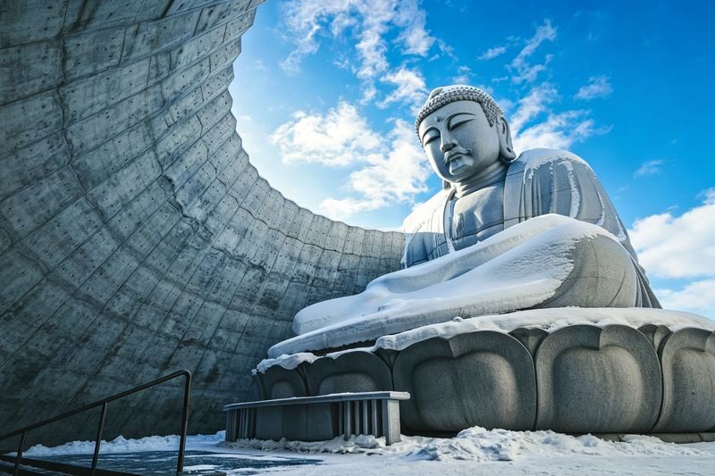 Hokkaido Otaru: Kamui Cape, Blue Cave & Otaru Canal (EN/CN Guide) - Blue Cave cruise: a boat ride with a changed promise