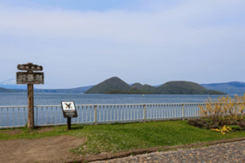 Hokkaido Regular Sightseeing Bus: D Lake Shikotsu & Lake Toya Round Trip Course (Audio Guide Course) - Lake Shikotsu: a scenic first act