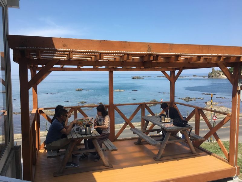 Hokkaido: Shakotan Sea Urchin & Yoichi Whisky Distillery 1-Day Tour - Yoichi orchard: a seasonal start, not a fixed menu