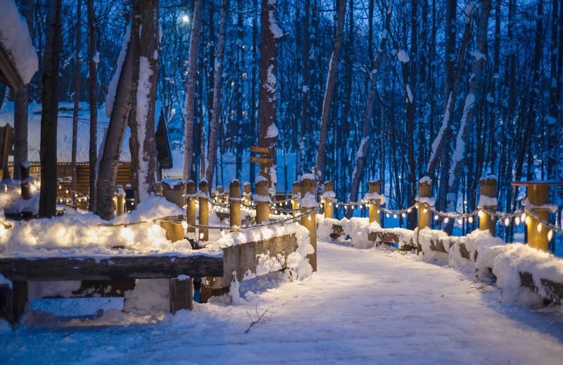 Hokkaido Super Chill 2-Day Light Trip | ROYCE Chocolate Factory, Asahiyama Zoo, Biei Seven Star Tree, Shirahige Falls, Bibai Snowland Fun, Ningle Terrace Illumination | Chinese Tour Guide - Bibai Snow Land: play time and lunch