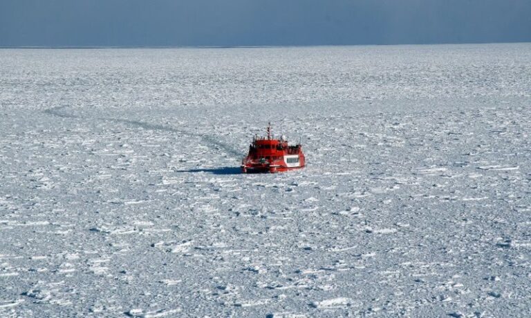 Icebreaker Cruise & Monbetsu Ocean Park & Sounkyo Ice Fall Festival - From Sapporo to the Sea of Okhotsk